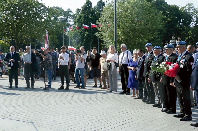 Hołd walczącym warszawiakom oddali lublinianie.