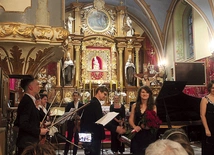 	W murach kościoła wybrzmiał m.in. mazurek a-moll opus 17, który młody Fryderyk stworzył na ziemi dobrzyńskiej.