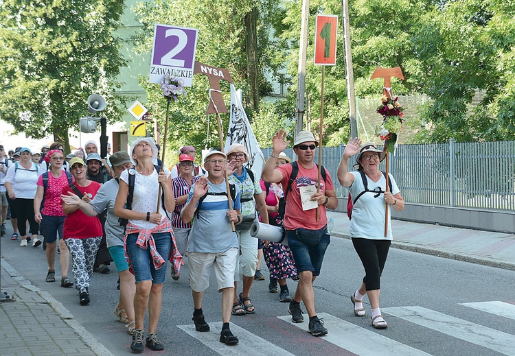 	Na szlak wyruszają 23 grupy w pięciu strumieniach.