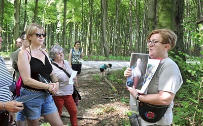 	Beata Wielgosik ciekawie opowiadała o dziejach  hrabiowskiego rodu.