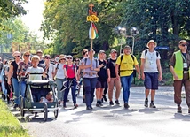 Tym razem na maryjny szlak wyszło ponad 1100 osób.