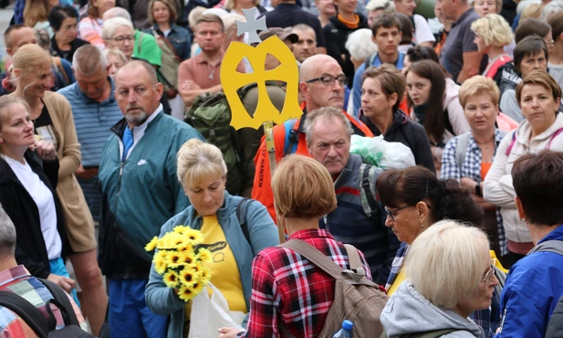 Pielgrzymka przebiega pod hasłem: "Budujemy wspólnotę Kościoła".