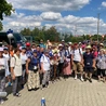 Kolumna III z Lubelskiej Pieszej Pielgrzymki zmierza na Święty Krzyż
