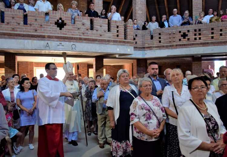Pierwsza Msza św. w kościele parafialnym pw. Przemienienia Pańskiego w Lublinie. 