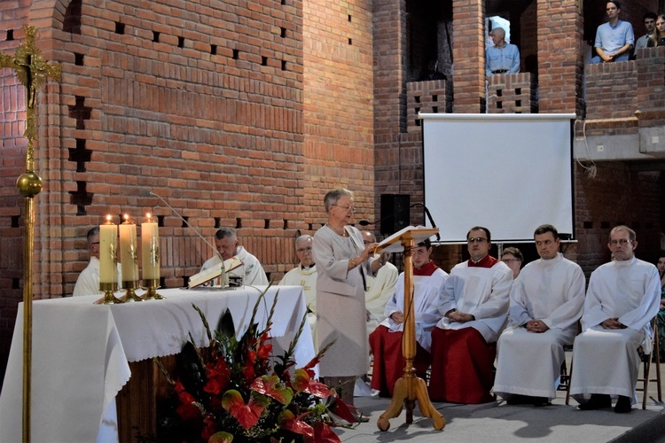 Pierwsza Msza św. w kosciele parafialnym pw. Przemienienia Pańskiego w Lublinie. 