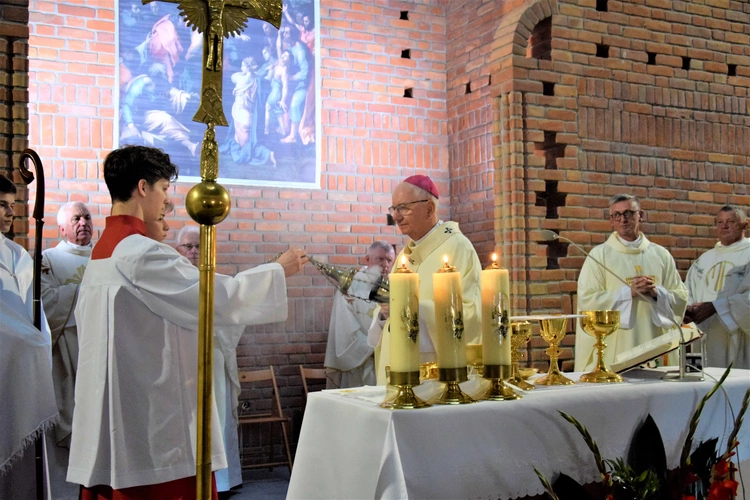 Pierwsza Msza św. w kościele parafialnym pw. Przemienienia Pańskiego w Lublinie. 