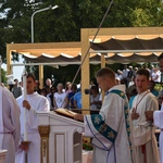 Pielgrzymi na jasnogórskich błoniach