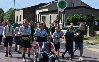 Pielgrzymi na jasnogórskich błoniach
