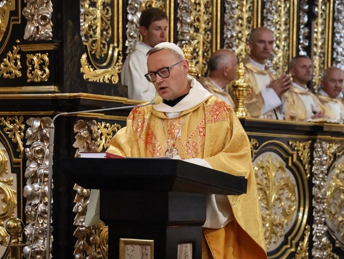 Pątnicy u bł. Wincentego Kadłubka