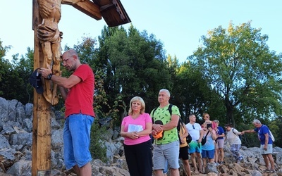 Uczestnicy wzięli udział w Drodze Krzyżowej na Križevacu.