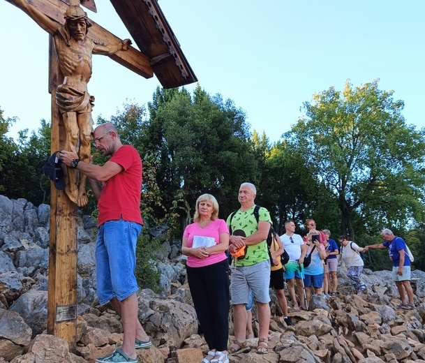 Uczestnicy wzięli udział w Drodze Krzyżowej na Križevacu.