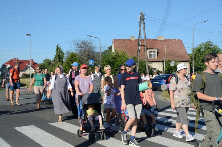 Jedynka zielona niesie ikonę Matki Bożej Częstochowskiej