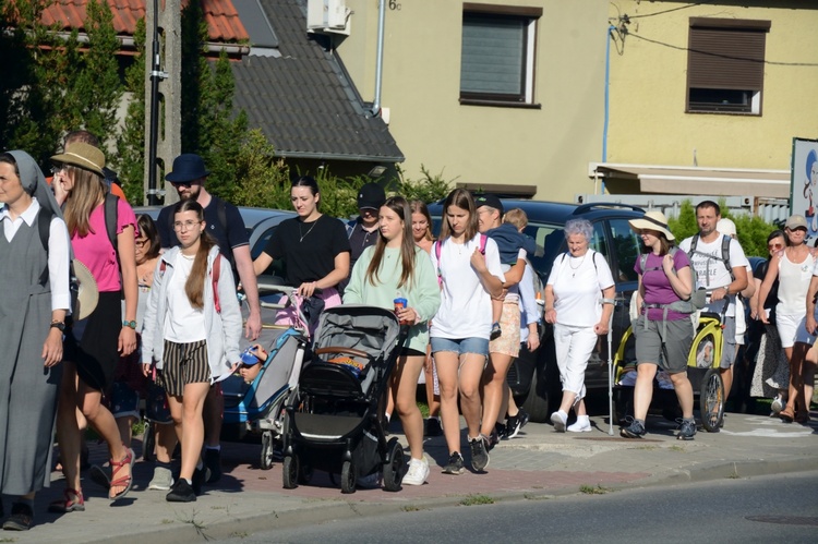 Jedynka zielona niesie ikonę Matki Bożej Częstochowskiej