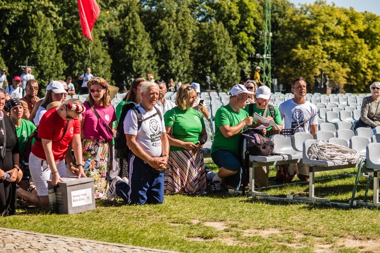 Archidiecezjalne piesze pielgrzymki u tronu Maryi