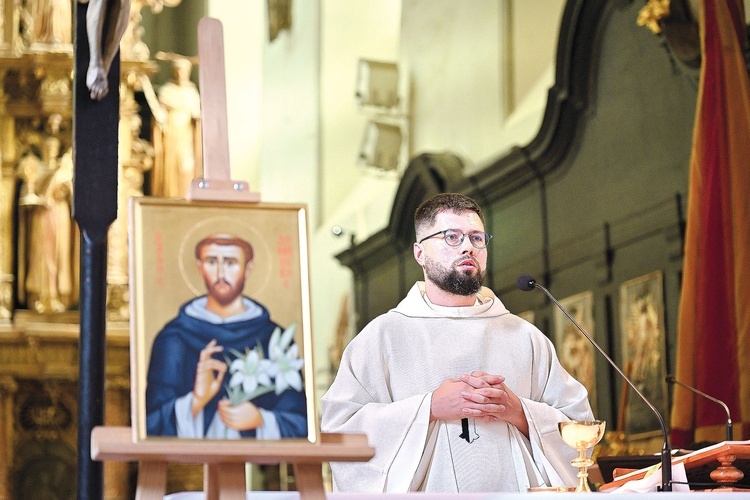 W świątecznym dniu zakonnikom towarzyszyła ikona założyciela zgromadzenia.