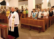 	Nabożeństwu przewodniczy ks. Czesław Wawrzyńczak.