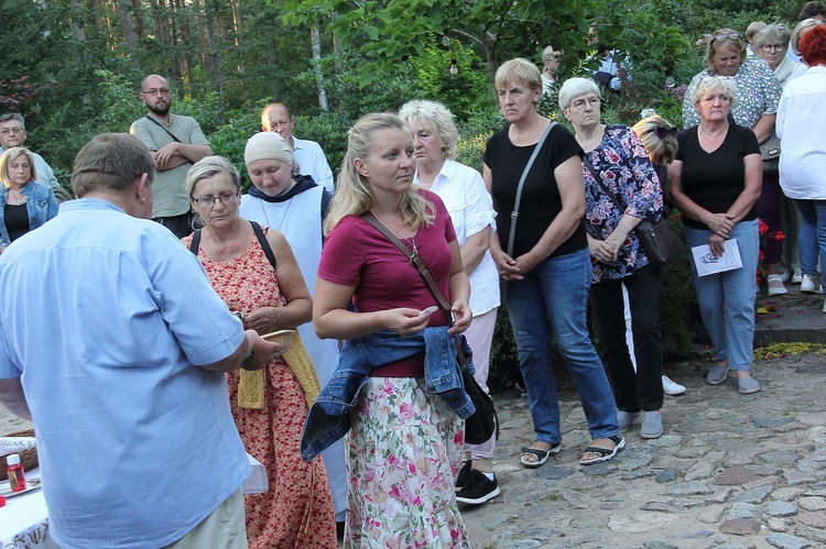 Misterium Zaśnięcia NMP - namaszczenie figury 