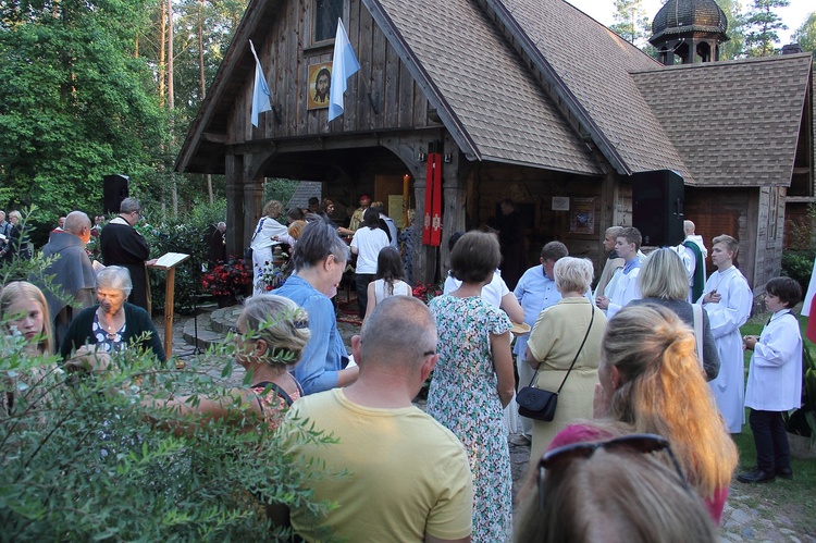 Misterium Zaśnięcia NMP - namaszczenie figury 