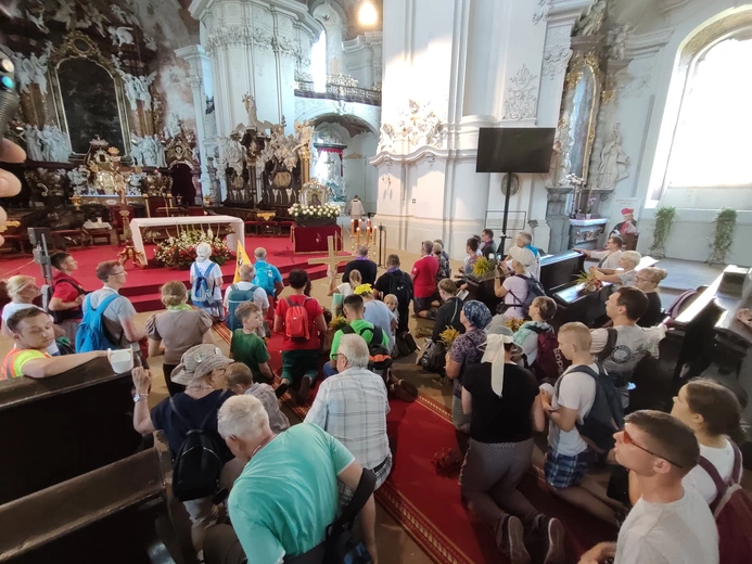 Krzeszów. Wigilijni pielgrzymi