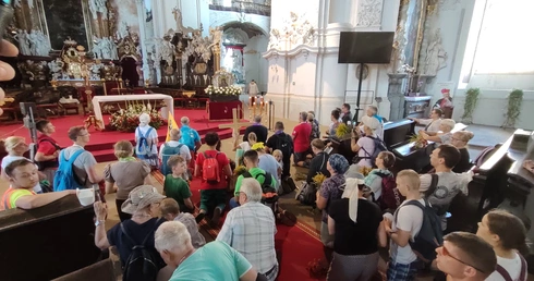 Krzeszów. Wigilijni pielgrzymi