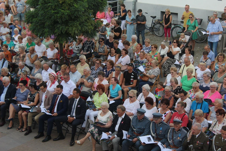 Ciechanów. Piosenki żołnierskie na Warszawskiej