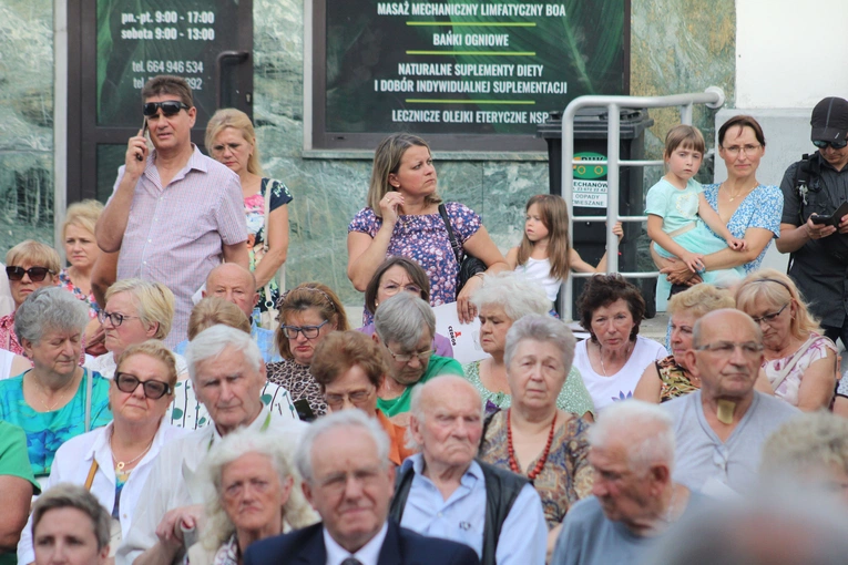 Ciechanów. Piosenki żołnierskie na Warszawskiej