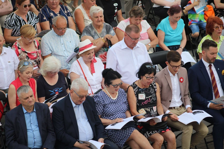 Ciechanów. Piosenki żołnierskie na Warszawskiej