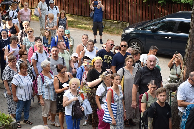 Pielgrzymi u matemblewskiej Pani