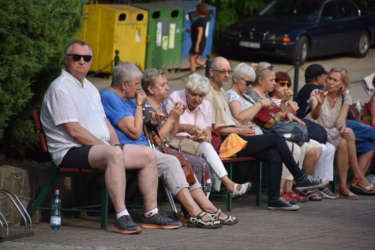 Pielgrzymi u Matemblewskiej Pani