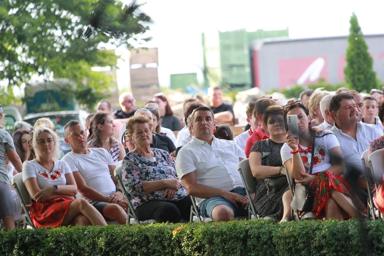Koncert pod lipą