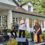 Koncert pod lipą