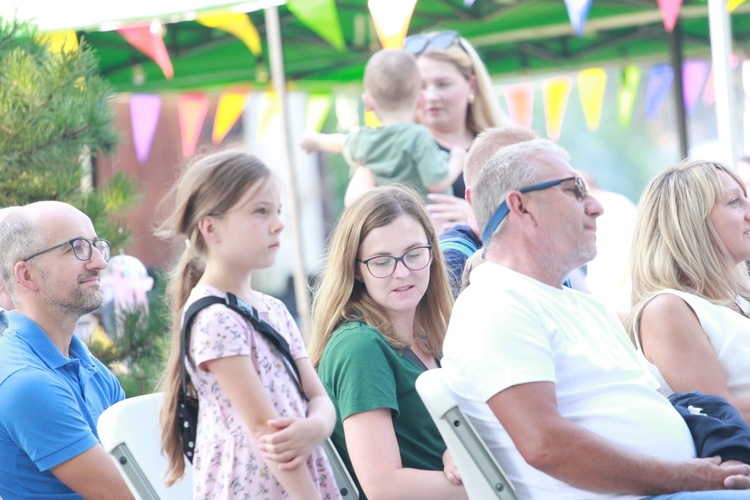 Koncert pod lipą