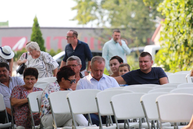 Koncert pod lipą