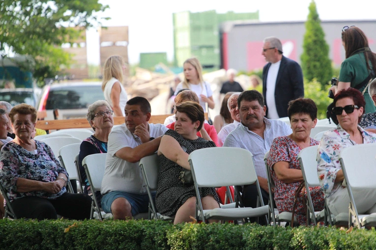 Koncert pod lipą