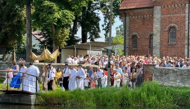 Relikwie błogosławionej rodziny Ulmów w Gowarczowie