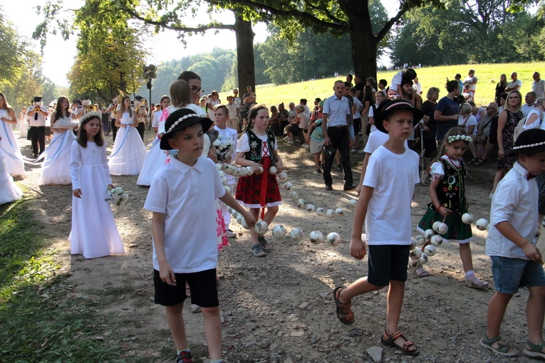 Procesja Zaśnięcia NMP w sanktuarium pasyjno-maryjnym w Kalwarii Zebrzydowskiej 2024