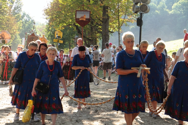 Procesja Zaśnięcia NMP w sanktuarium pasyjno-maryjnym w Kalwarii Zebrzydowskiej 2024