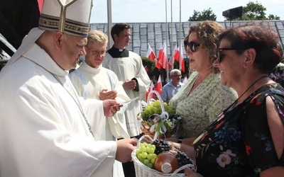 Diecezjalne dożynki w Rokitnie i wezwanie do głoszenia Dobrej Nowiny