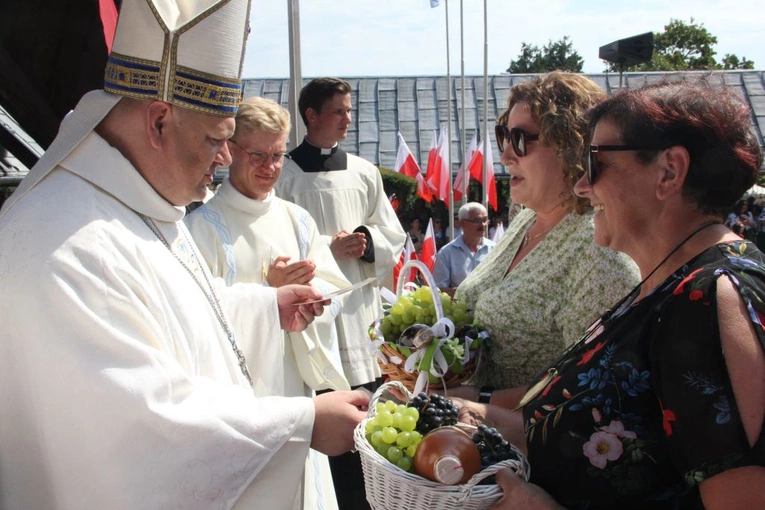 Diecezjalne dożynki w Rokitnie i wezwanie do głoszenia Dobrej Nowiny