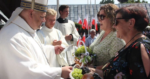 Diecezjalne dożynki w Rokitnie i wezwanie do głoszenia Dobrej Nowiny