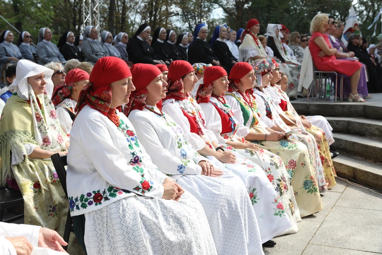 Pielgrzymka kobiet do Piekar część 1