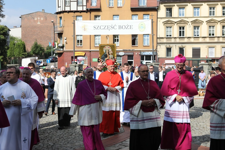 Pielgrzymka kobiet do Piekar część 1
