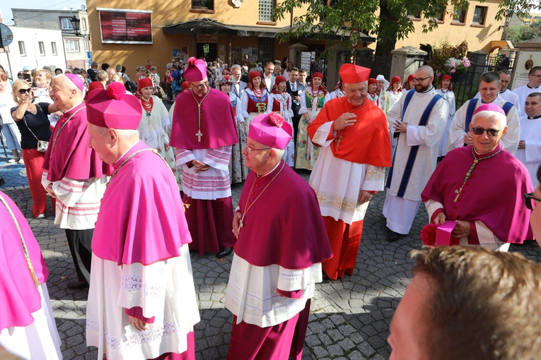Pielgrzymka kobiet do Piekar część 1