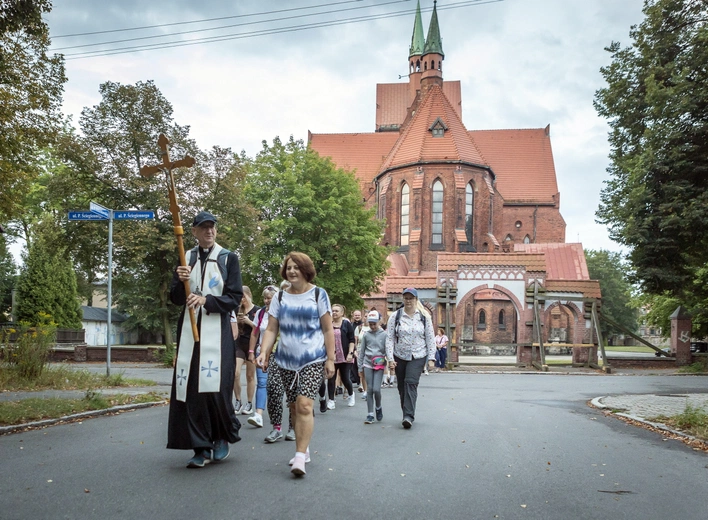 Pielgrzymka kobiet do Piekar część 1