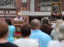 – Bóg dał kobiecej naturze większą siłę oporu w cierpieniu, piękniejszą głębię umysłu i pełną wdzięku lekkość w zaufaniu Bogu – mówił kard. Müller.