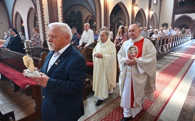 Z relikwiami i krzyżem na gdańskim Emaus