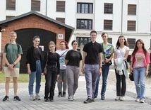 Przyjść tu i robić coś razem