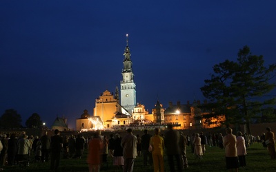 Przyciągnięci przez Jasnogórską Matkę. Opowieści paulińskie 