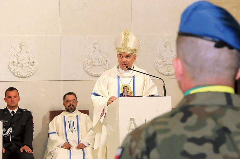 Biskup Zieliński mówił w kazaniu, czym jest troska o pokojowe współistnienie i ludzkie życie.