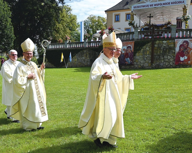 Nie brakło życzeń, wzruszenia i radosnego „Te Deum” z biskupami i wiernymi.